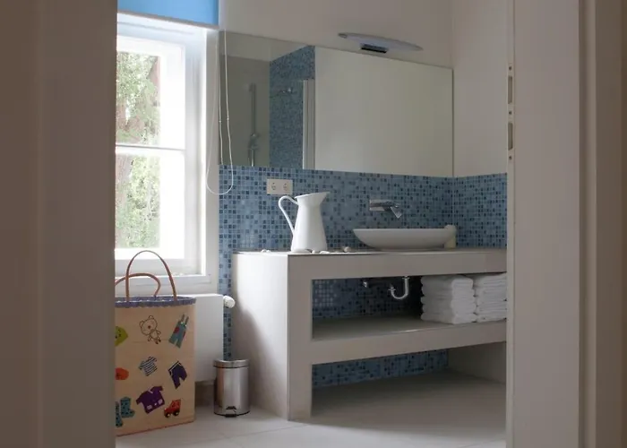 Ehemaliges Pfarrhaus Alt Teterin * Butzow (Vorpommern-Greifswald)