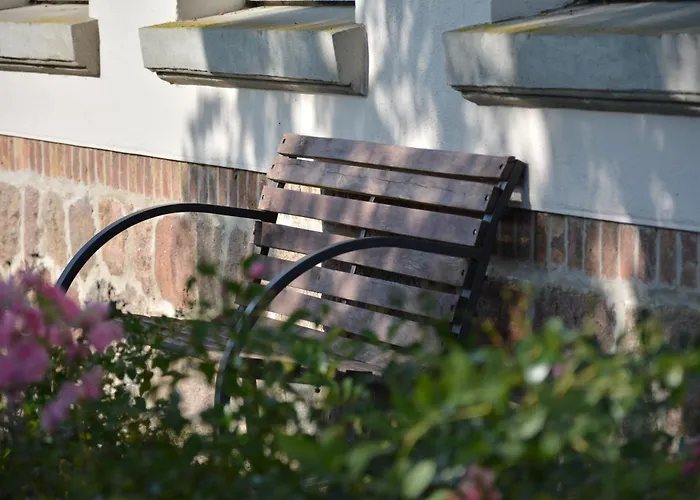 Ehemaliges Pfarrhaus Alt Teterin * Butzow (Vorpommern-Greifswald)